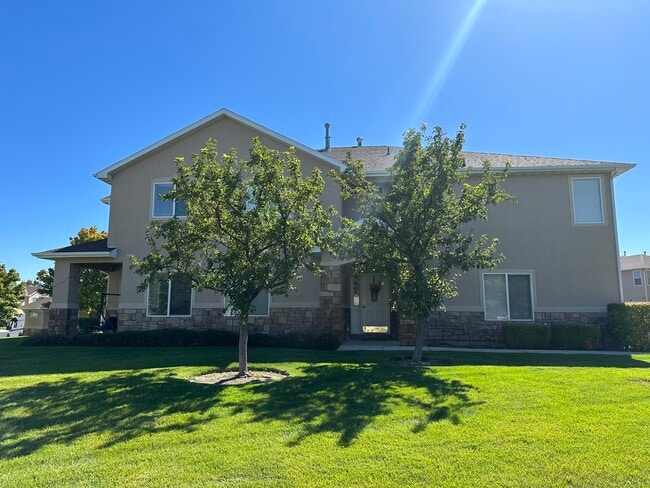 Building Photo - Kristilyn Lane