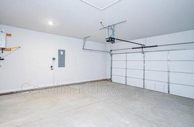 Building Photo - 909 Bryden Ln