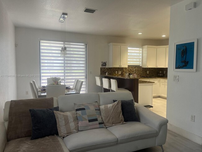 Building Photo - 8985 NW 98th Ave