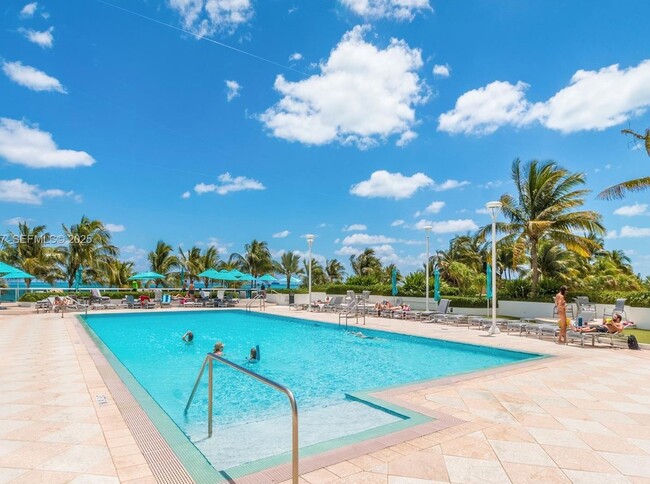 Building Photo - Live where Lincoln Road meets the Ocean in a full service resort-style condominium in South Beach!