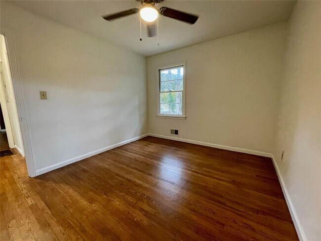 Building Photo - 6328 Oakview Ln