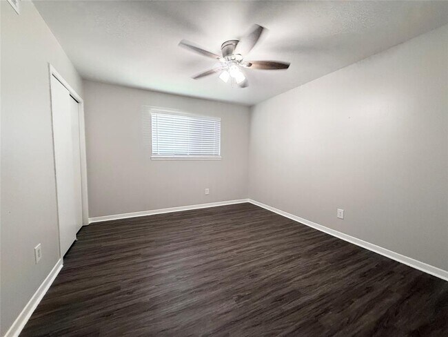 Building Photo - 500 Willow Dr