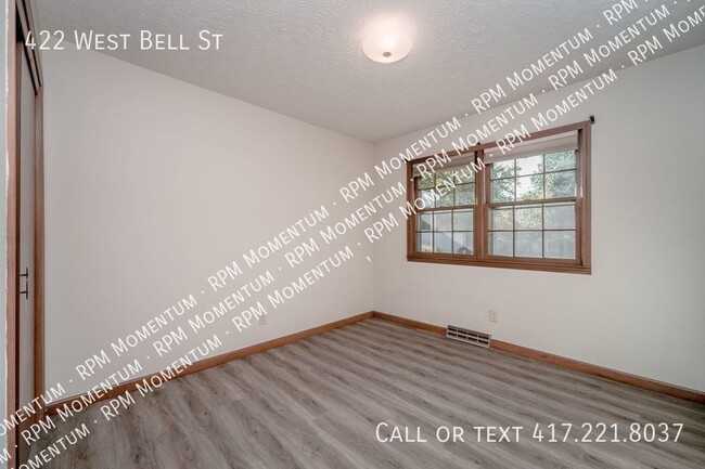 Building Photo - 3 BED, 2 BATH HOUSE FOR RENT