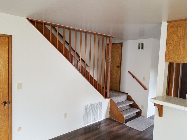 Building Photo - Racetrack 2