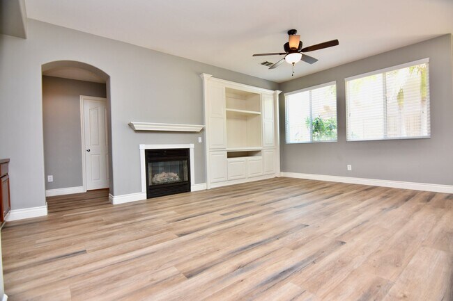 Building Photo - AVAILABLE NOW: 4 Bd/3Ba in Great Oak Schoo...