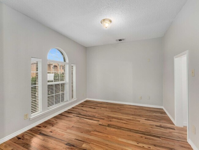 Building Photo - 7010 Graham Dr