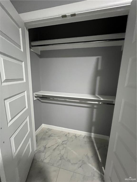 Building Photo - 19 E Iris Ave