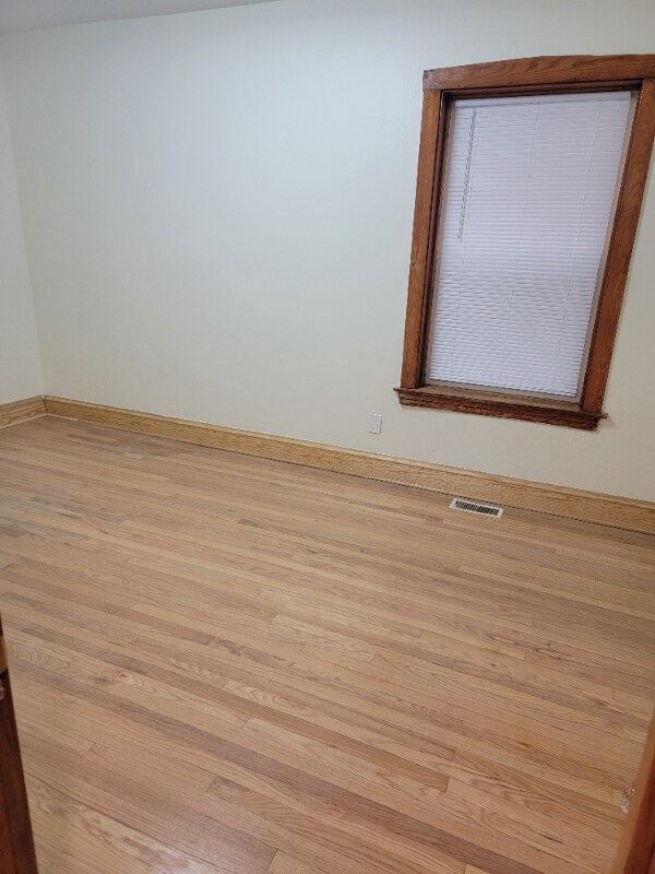 Building Photo - 4830 W Oakdale Ave