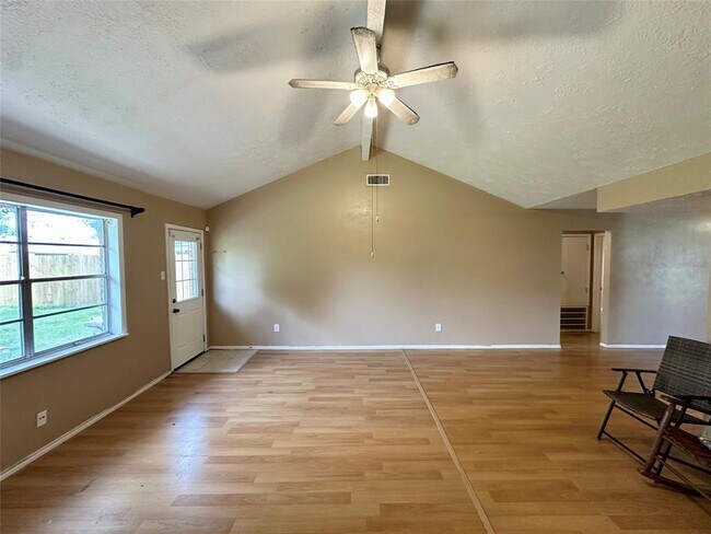 Building Photo - 1820 Aspen Ln