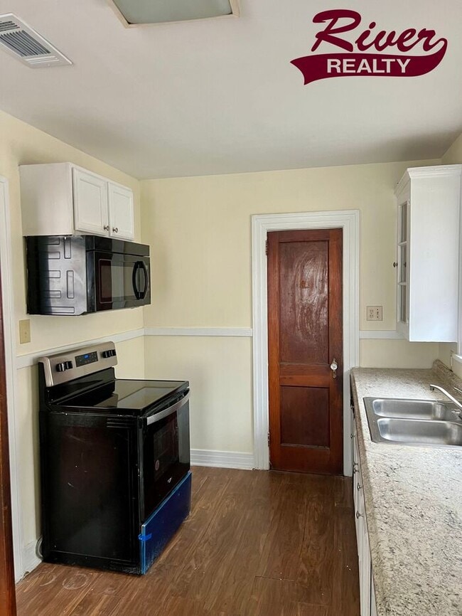 Building Photo - Charming 2-Bedroom Brick Home off Wrightsboro Rd!