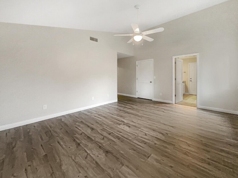 Building Photo - 1172 Willow Creek Dr