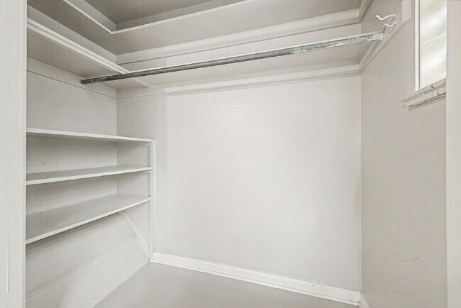 Building Photo - "Charming 2-Bedroom Apartment with Spacious Living – 1025 Sq Ft in Prime Denver Location!"