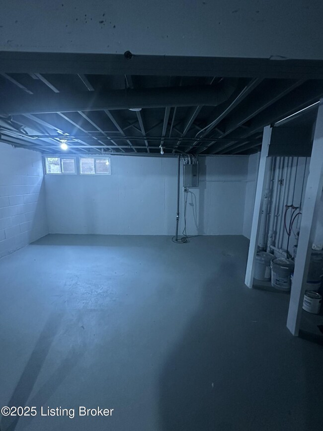 Building Photo - 3427 Young Ave