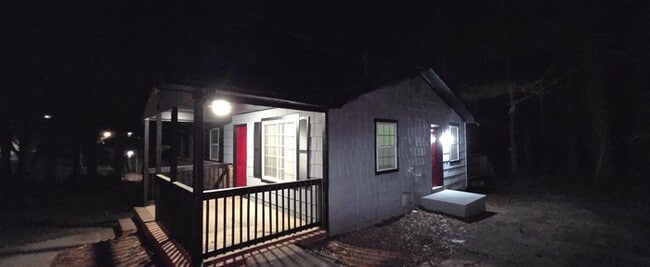 Building Photo - Beautifully Refreshed Home in the Green Acres Neighborhood