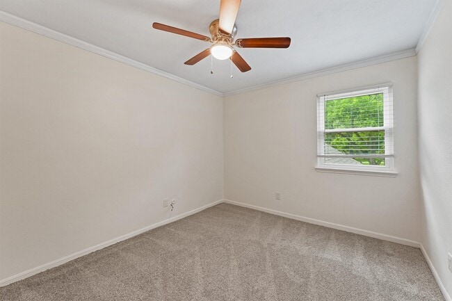 Building Photo - 417 W Hillary Cir