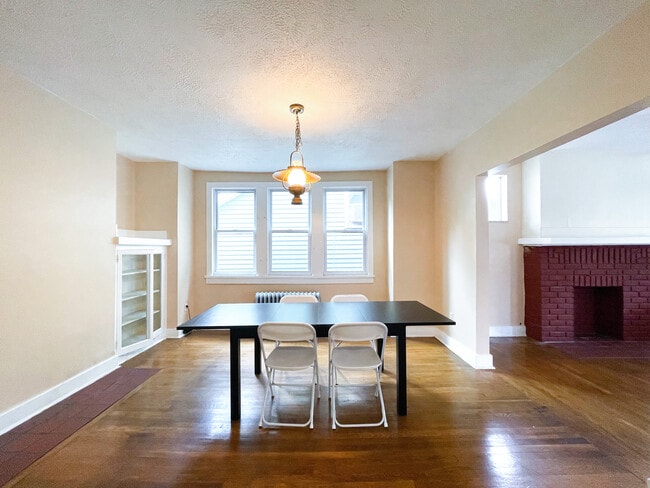 Primary Photo - 5858 Beacon St