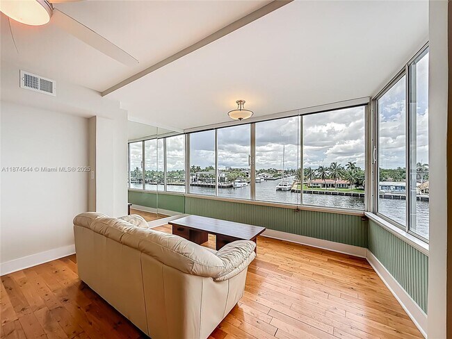 Building Photo - 401 N Riverside Dr