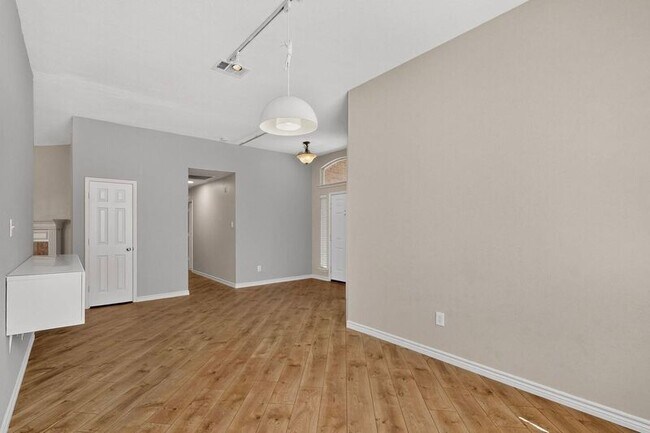 Building Photo - 10201 Max Ln