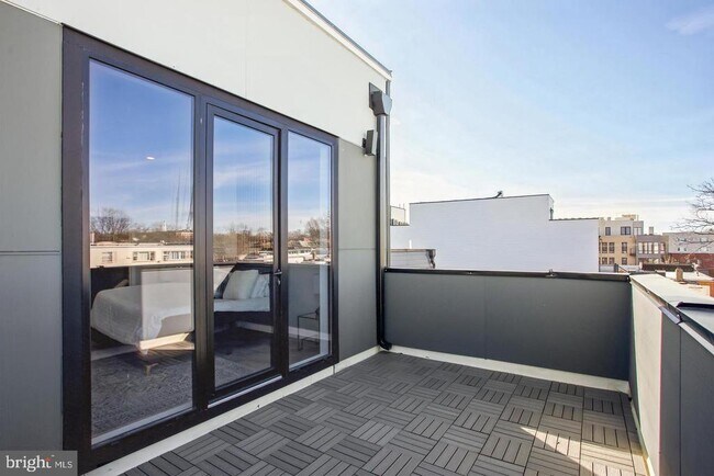 Building Photo - 611 Kennedy St NW