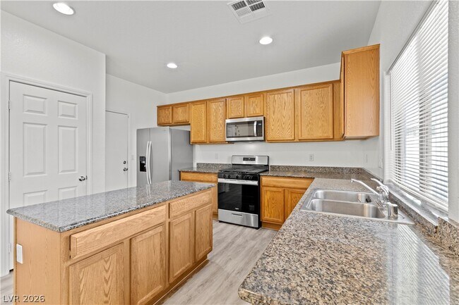 Building Photo - 5724 Grandmother Hat St