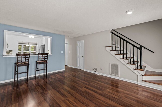 Building Photo - 5624 Darrow Dr