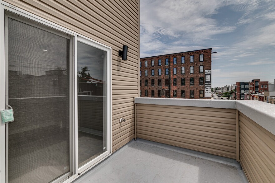 Building Photo - 2432 Jasper St