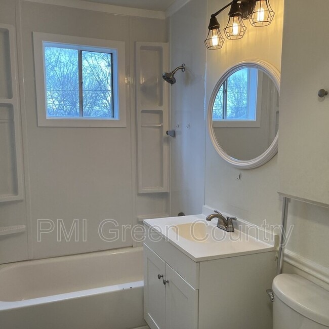 Building Photo - 1220 N Urbana Ave