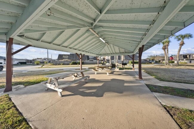 Building Photo - 2920 Pecan Ave