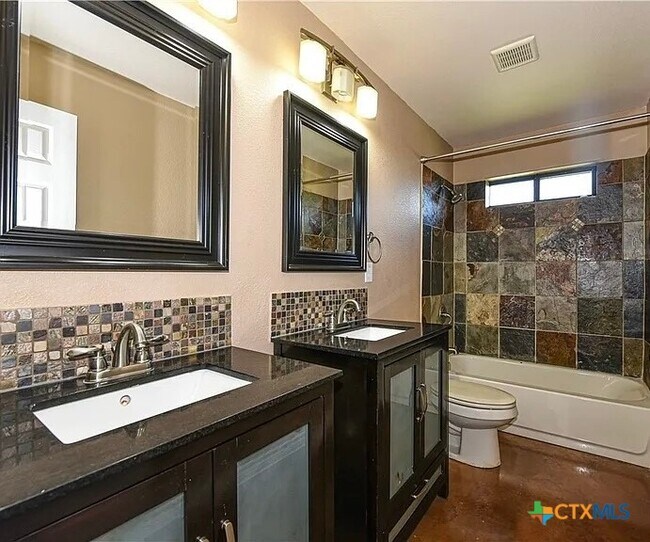 Building Photo - 4910 Bronze Dr