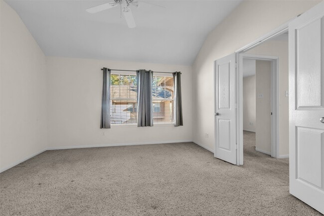 Building Photo - 15 Scarlet Woods Ct