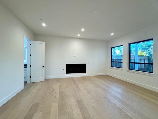 Building Photo - 2023 Built Custom Napa 3 Bedrooms, 3 1/2 B...