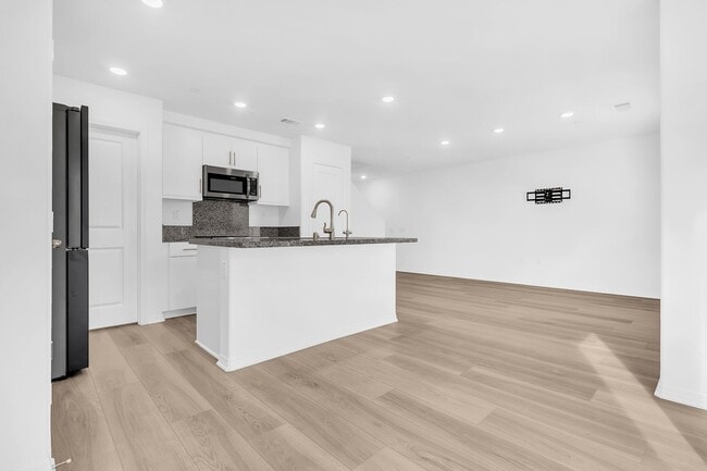 Building Photo - 19132 Ash Grv St