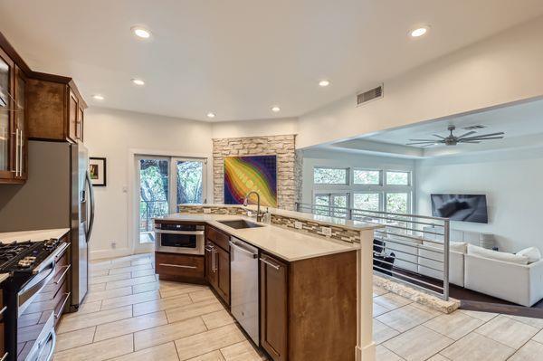 Building Photo - 2203 Doral Dr