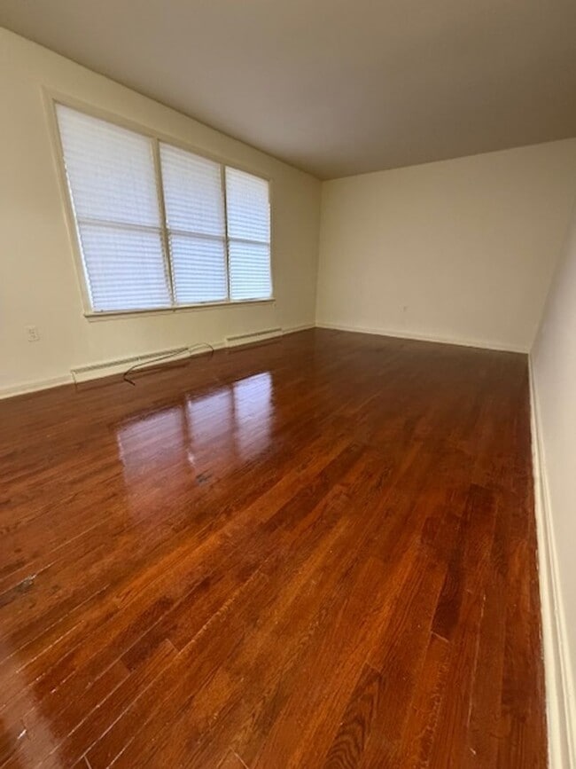 Building Photo - SINGLE FAMILY HOME IN WASHINGTON GROVE