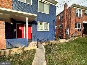 Building Photo - 222 Webster St NE