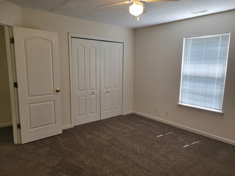 Building Photo - 614 Vineyards Ct