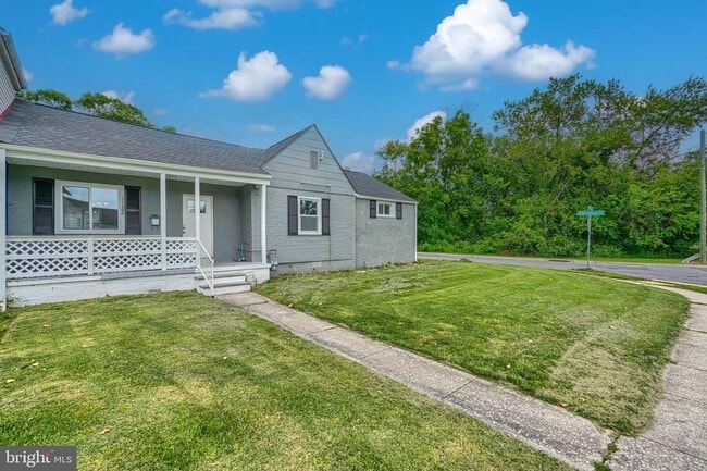 Building Photo - 4722 Raspe Ave