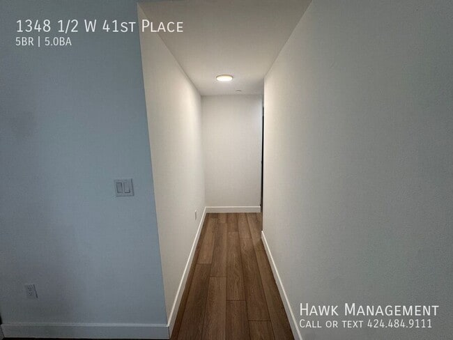 Building Photo - 1348 1/2 W 41st Place-