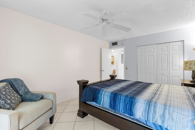 Building Photo - 3028 Harwood D