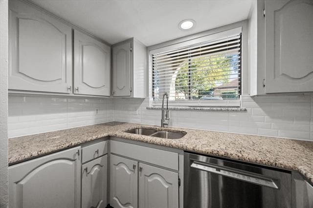 Building Photo - 3905 Village Dr