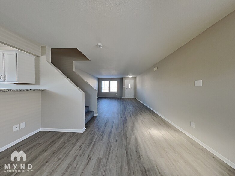 Building Photo - 3117 W Meadowbend Dr