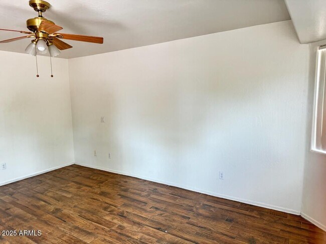 Building Photo - 2529 W Darrel Rd