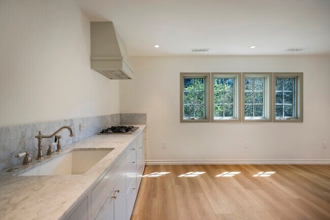 Primary Photo - 3132 Belden Dr