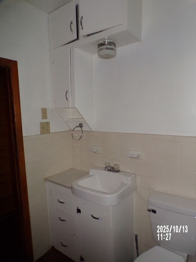 Building Photo - Very nice two-bedroom home located in the ...