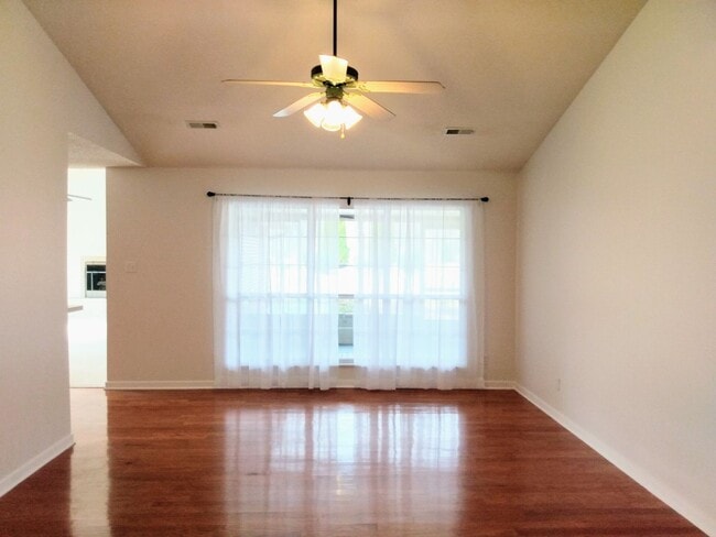 Building Photo - Maryville 37803 - COMING SOON! 3 bedroom, ...