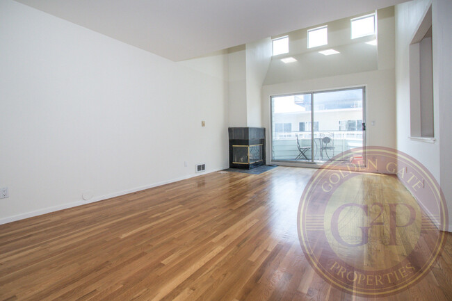 Building Photo - Corona Heights - 3 BR, 2.5 BA Condo 1,586 ...