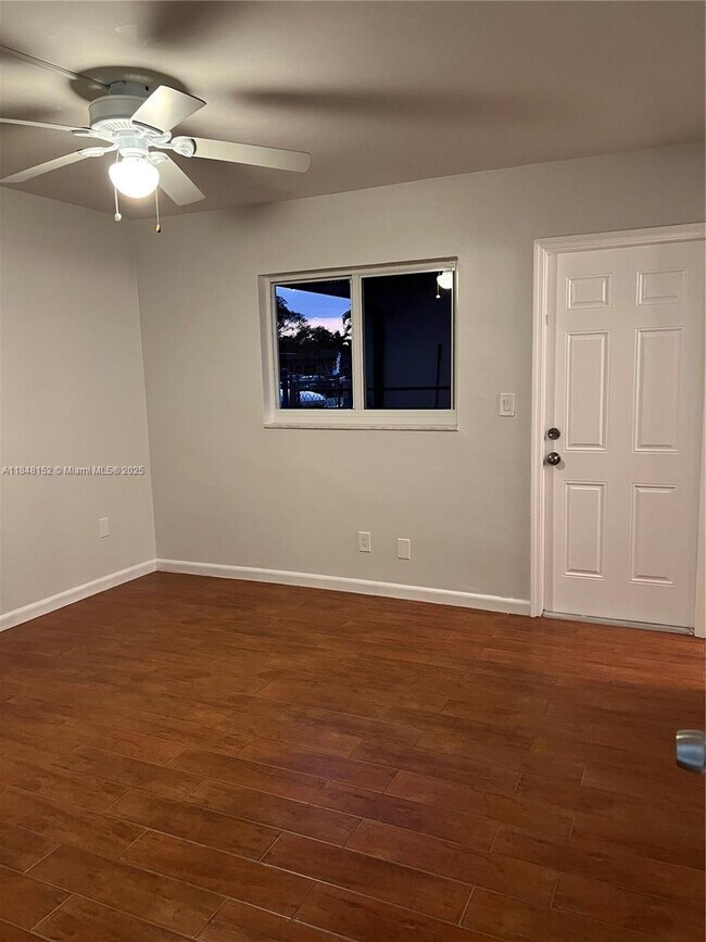 Building Photo - 7407 NW 76th Ct