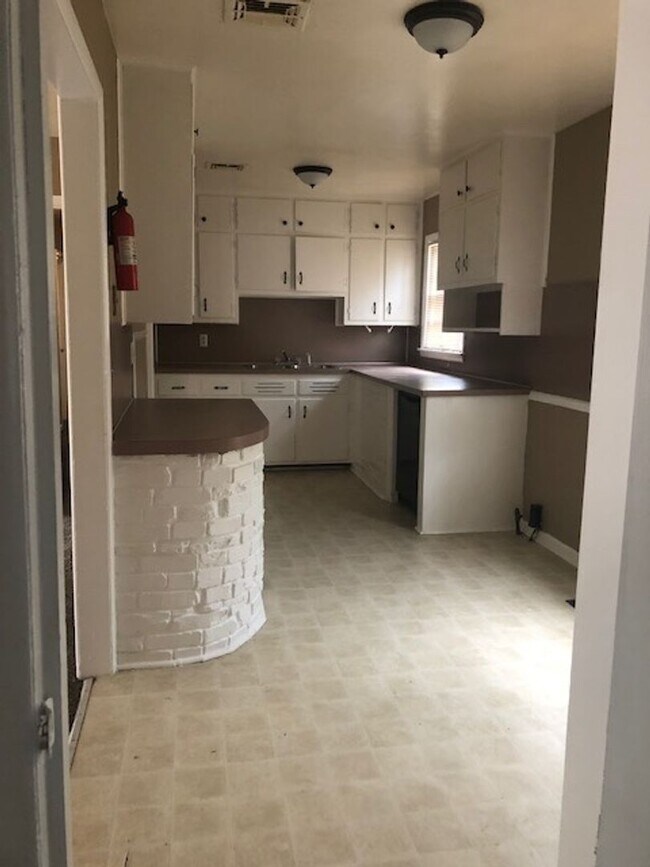 Building Photo - 532 26th Ave NW