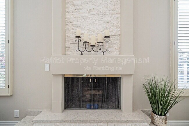 Building Photo - 10527 E Fanfol Ln