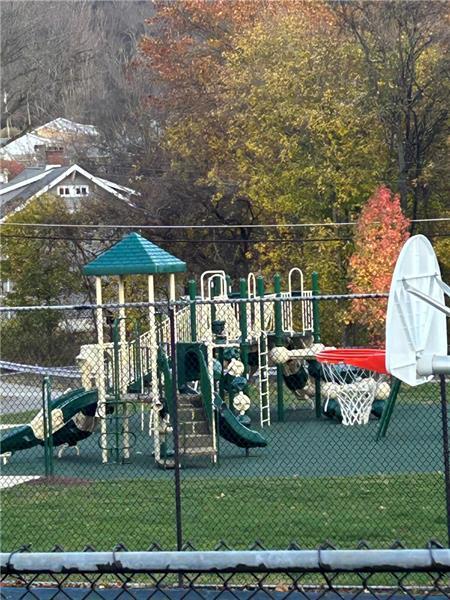 Building Photo - 414 Plum Ave